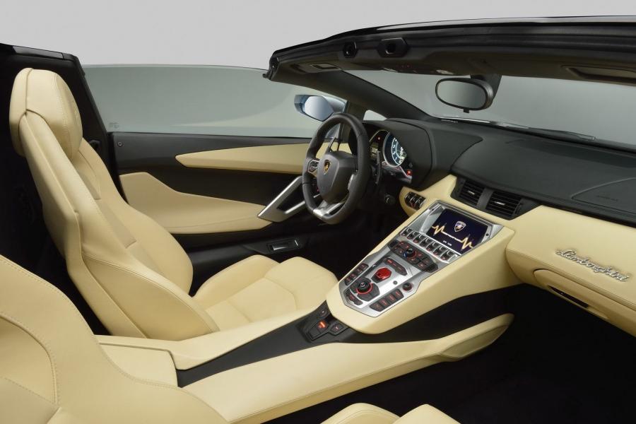  Lamborghini Aventador LP700-4 Roadster 2012 года  (фото 2 из 88)